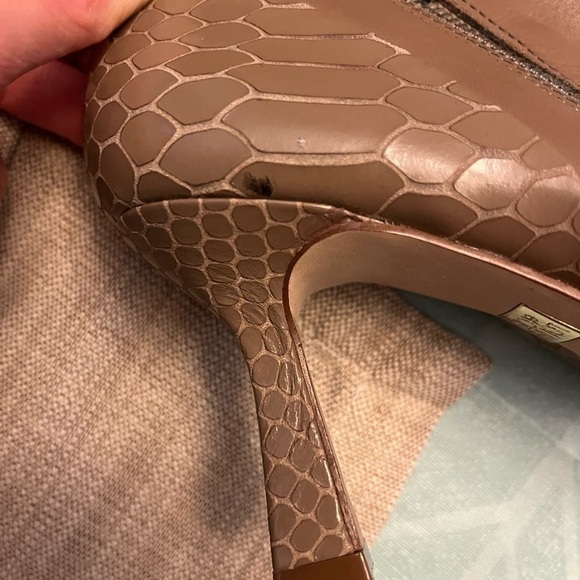 𝅺Louise et Cie Leather Ankle Boot with Stiletto Heel - Size 5M - Picture 8 of 10